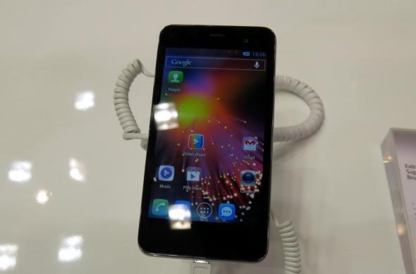 MWC 2013: Alcatel One Touch Star hands on - e loc și pentru midrange la MWC! (Video): alcatel_one_touch_star_03jpg.jpg