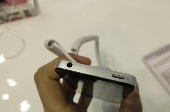 MWC 2013: Alcatel One Touch Star hands on - e loc și pentru midrange la MWC! (Video): alcatel_one_touch_star_08jpg.jpg