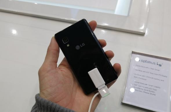MWC 2013: LG Optimus L5 II Într-un scurt preview, telefon de buget al anului 2013 (Video): lg_optimus_l5_ii_03jpg.jpg