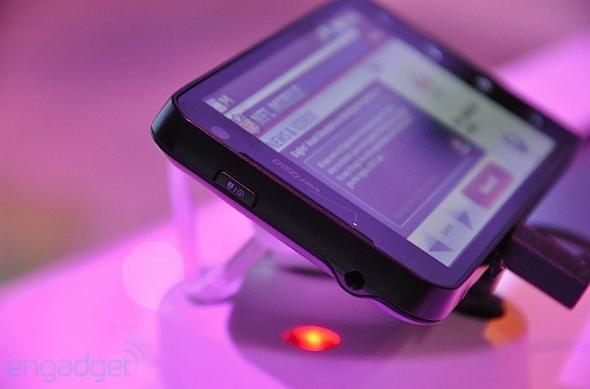 LG Revolution anunțat oficial la CES 2011, vine cu Android 2.2, suport 4G LTE: lg_revolution_hand_on_09.jpg