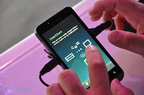 LG Revolution anunțat oficial la CES 2011, vine cu Android 2.2, suport 4G LTE: lg_revolution_hand_on_01.jpg