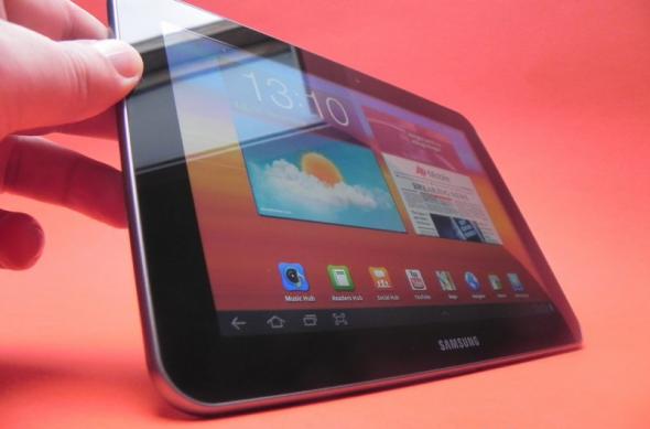 Review Samsung Galaxy Tab 8.9 - tabletă destul de mică și comodă pentru utilizatorul de rând, dar cu TouchWiz imperfect (Video): samsung_galaxy_tab_8_9_review_mobilissimo_02.jpg