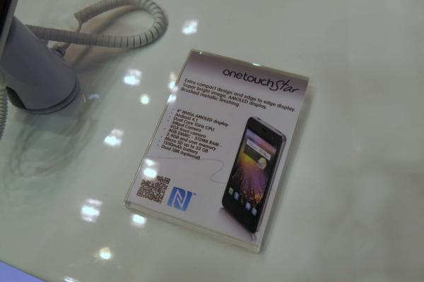MWC 2013: Alcatel One Touch Star hands on - e loc și pentru midrange la MWC! (Video)