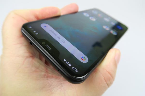 Xiaomi Mi A2 Lite: Conectivitate 4G bunicică, slot-urile sunt separate de microSD