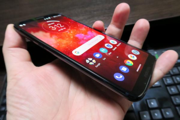 Motorola Moto Z3 Play Review