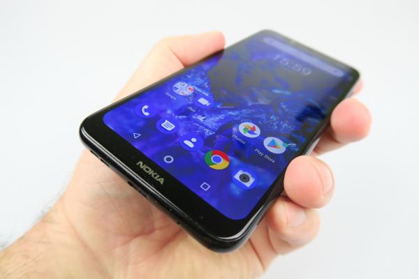 Nokia 5.1 Plus: Design elegant, dar cam generic