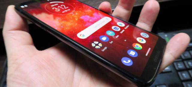 Motorola Moto Z3 Play Review