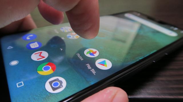 <b>Xiaomi Mi A2 Lite: Benchmark-uri în zona lui Allview Soul X5 Style, Motorola One</b>Xiaomi Mi A2 Lite nu trebuie subestimat la performanţă, nici măcar la gaming. Nu de alta, dar telefoanele cu Snapdragon 625 ca el încă stau bine la Asphalt 9 şi sunt şi ceva oameni care joacă PUBG Lite pe ele lejer. Asta mai ales dacă au şi 4 GB RAM.