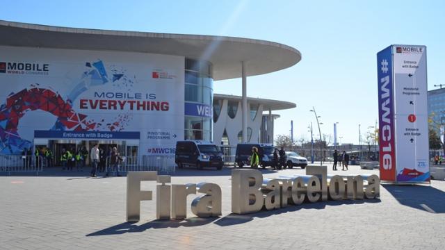 <b>MWC 2019: Tot ce aşteptăm de la show-ul din Barcelona: Sony Xperia XZ4, LG G8, Xiaomi Mi 9 + pliabile 5G</b>Nu ştiu voi ce faceţi la final de săptămână, dar eu îmi ung tastatura şi îmi pun picături în ochi, pentru că începe MWC 2019. Va fi mult de povestit, de scris, de analizat şi vom intra cu ambele picioare înainte în epoca pliabilelor şi a 5G-ului