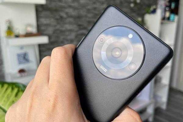 Prezentare realme 11 Pro: Ce are de oferit varianta mai accesibilă a lui realme 11 Pro+, cu o cameră diferită și ceva schimbat la baterie