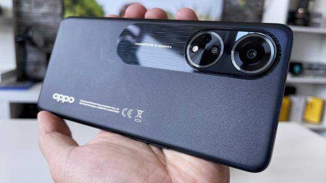 <b>OPPO A98 5G: Hardware de midrange „tradițional”, cu plusuri acolo unde contează</b>OPPO A98 5G are un display foarte generos, cu diagonală de 6.72 inch, rezoluție Full HD+. Este vorba despre un panou IPS LCD cu refresh rate de 120Hz și muchii suficient de înguste pentru un model midrange. Cântărește 192 de grame, rulează Android 13