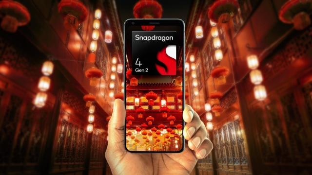 <b>Snapdragon 4 Gen 2 e acum oficial: Primul procesor dedicat telefoanelor de buget pe 4nm, care suportă stocare rapidă și RAM de nouă generație</b>Qualcomm tocmai a anunțat un nou procesor. E vorba despre Snapdragon 4 Gen 2 (cunoscut după numărul de model SM4450), primul cipset dedicat telefoanelor de buget fabricat pe un proces de litografiere de doar 4nm, asemeni procesoarelor de top