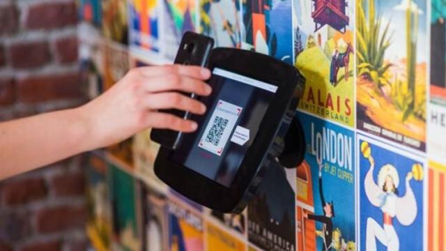 <b>Google Wallet ne va permite să facem plăți cu coduri QR în curând</b>Google Wallet se va extinde şi dincolo de plăţile NFC şi va permite plată cu cărţi de credit sau debit folosind coduri QR. Deocamdată se fac teste în Brazilia cu acest sistem, dar el se va extinde global pe viitor. Google vrea să facă în aşa fel încât