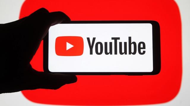 <b>YouTube devine mai agresiv cu privire la utilizarea AdBlock; Iată mesajul primit de utilizatorii care încearcă să evite reclamele</b>YouTube este cu siguranță una dintre cele mai populare platforme video de pe glob. Deși poate fi folosit gratuit, cu reclame, Google a introdus și un abonament Premium pentru cei ce vor să se bucure de conținut fără reclame pe orice dispozitiv