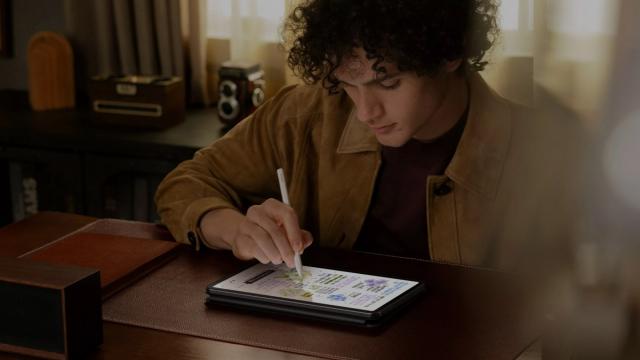 <b>Cât va costa tableta Xiaomi Pad 6 în Europa? Suma sună atractiv</b>Xiaomi are obiceiul de a îşi lansa produsele întâi în China şi abia apoi în alte teritorii, precum Europa. Azi aflăm că tableta Xiaomi Pad 6 va costa 399 de euro pe teritoriu european şi avem şi alte detalii mai jos
