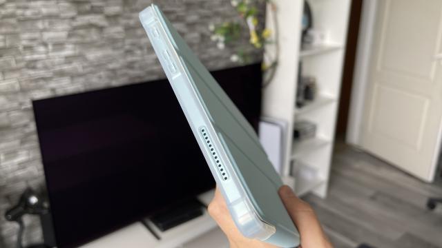 <b>BlackView Tab 11 WiFi: Difuzoare stereo pe care te poți baza pentru consum media și jocuri</b>BlackView Tab 11 WiFi este o tabletă cu difuzoare stereo, amplasate de o parte și de alta în format landscape. Primim și jack de 3.5 mm pentru căști, iar el e amplasat în colțul din dreapta jos. Cum este experiența audio