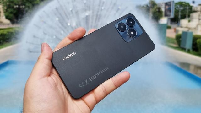 <b>Am testat realme C53, un smartphone accesibil cu design îndrăzneț și display generos; Merită cumpărat?</b>Pe plan local tocmai ce a sosit realme C53, un smartphone cu design foarte interesant și un preț accesibil. E un model de buget ce costă în jur de 850 lei în acest moment, iar configurația implică 6 GB RAM și 128 GB de stocare. Are jack de 3.5 mm pentru