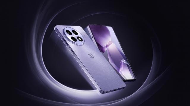 <b>OnePlus Ace 5 Pro acum oficial, cu Snapdragon 8 Elite și baterie de 6100 mAh; Vine și Ace 5</b>Sunt ultimele zile ale anului 2024, dar cu toate acestea lansările nu se opresc și nu vorbesc doar despre modele de buget, ci chiar despre flagship-uri în toată regula. Este și cazul duo-ului OnePlus Ace 5 și OnePlus Ace 5 Pro care tocmai 