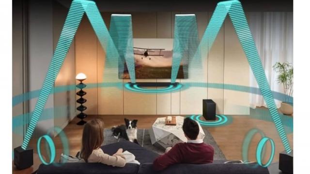 <b>CES 2025: Samsung anunţă formatul de sunet Eclipsa Audio, rival cu Dolby Atmos şi îl aduce pe soundbar-uri şi TV-uri noi</b>Samsung se numără printre companiile mari care participă la CES 2025, iar acolo a anunţat un nou format de sunet, Eclipsa Audio. Acesta a fost dezvoltat în parteneriat cu Google şi este considerat un rival pentru Dolby Atmos. Aflăm că va ajunge pe toate 