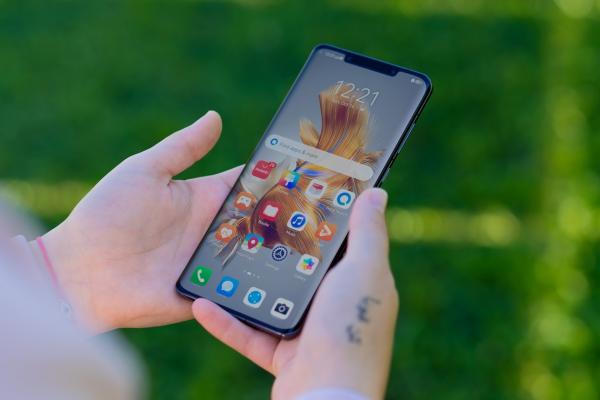 Huawei Mate 50 Pro: Display OLED de calitate şi explicăm care e faza cu PWM