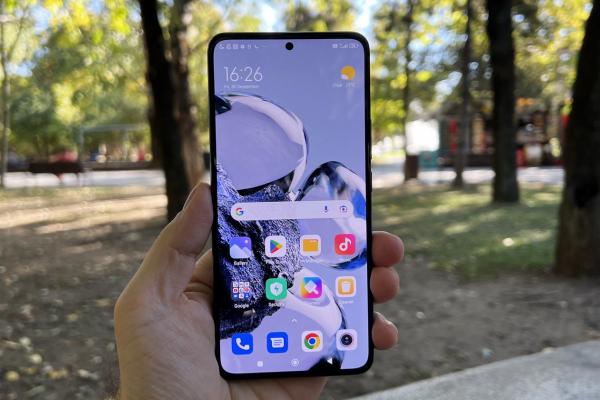 Xiaomi 12T Pro: OS, UI, aplicaţii bazate pe un MIUI 13 ultra familiar
