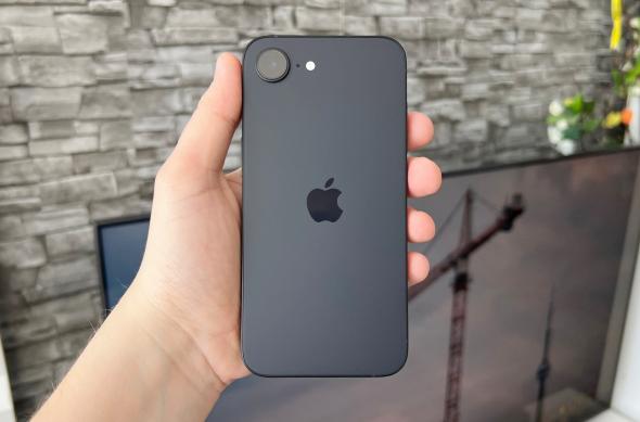 Apple iPhone 16e - Design: iPhone-16e-Design_007.jpg