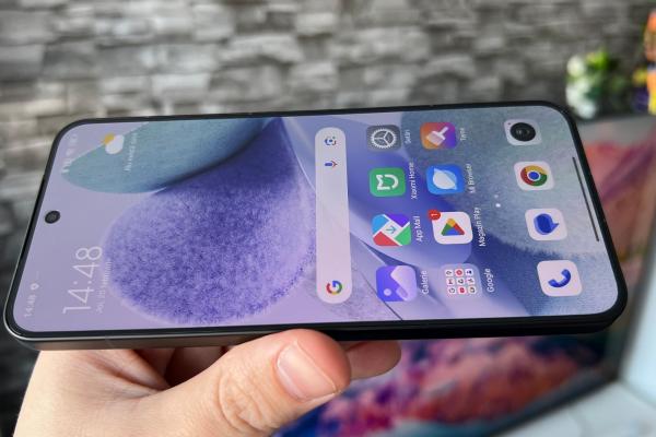 Xiaomi 15: Display plat cu muchii foarte înguste, OLED, LTPO și foarte luminos