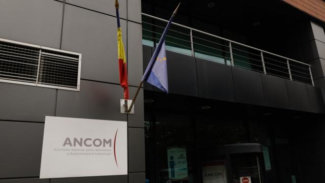 <b>ANCOM propune noi reguli pentru transferul numerelor de telefon; reorganizarea operatorilor devine mai simplă</b>Autoritatea Națională pentru Administrare și Reglementare în Comunicații (ANCOM) a propus un nou set de reguli privind transferul resurselor de numerotație în cazul reorganizării operatorilor telecom, pentru a minimiza impactul asupra abonaților.