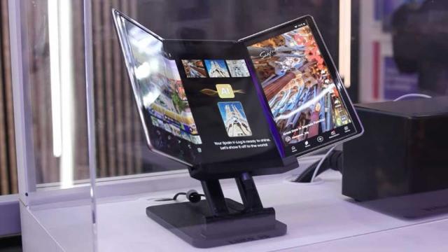 <b>Samsung inovează: un nou brevet pentru un ecran cu camere repoziționabile</b>Samsung Display a obținut un nou brevet de design pentru un dispozitiv cu ecran echipat cu camere repoziționabile, conform înregistrării recente în portalul american de brevete IP Designs. Identificat ca D1066344, brevetul a fost depus inițial pe 10 ian.