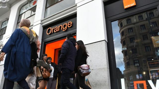 <b>Orange România şi DNSC reacţionează după al doilea atac cibernetic suferit </b>Această zi a început cu noi aflând că Orange România a suferit al doilea atac cibernetic în mai puţin de o lună. 4.5 TB de date au fost revendicate şi acum avem reacţii, atât din partea Orange, cât şi din partea autorităţii DNSC

