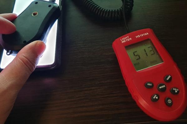 Luminozitate display Samsung Galaxy A71 și ecran văzut la microscop