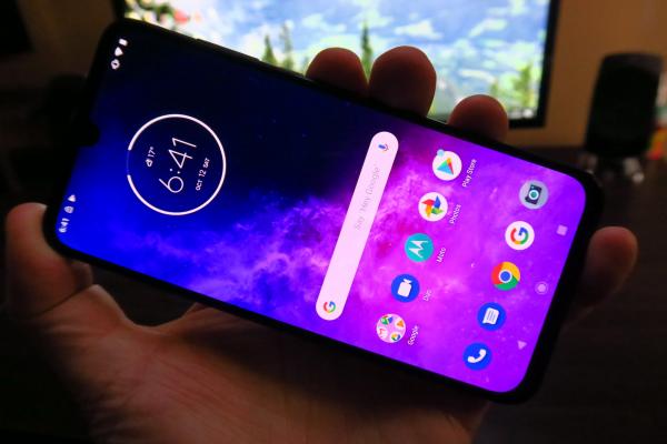 Motorola One Zoom: OS, UI, aplicaţii clasice Pie, dar fără Android One