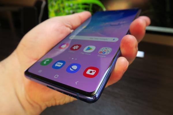 Samsung Galaxy S10 Lite: Conectivitate rapidă, atât pe WiFi cât și pe 4G LTE