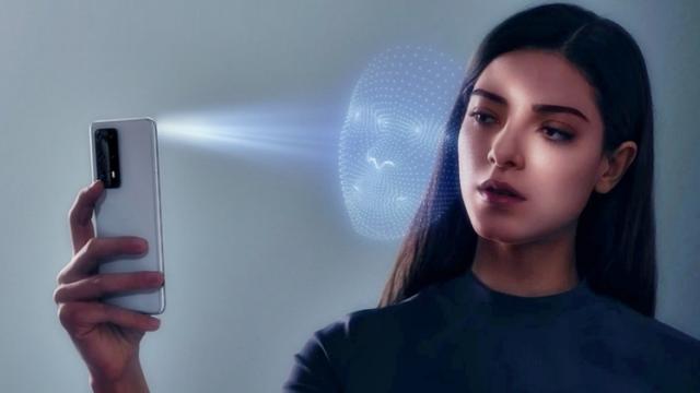 <b>Huawei P40 Pro+ va fi disponibil la vânzare din 6 iunie; Avem şi preţuri pentru telefonul cu zoom optic 10X</b>Adevăratul flagship Huawei la ora actuală nu este neapărat P40 Pro, ci mai degrabă P40 Pro+. Acesta a fost anunţat în acelaşi timp cu P40 Pro, dar programat pentru lansare în iunie