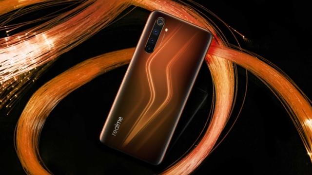 <b>Preț și disponibilitate Realme 6 Pro în România</b>Extinderea portofoliului de produse Oppo pe plan local continuă astfel că pe lângă modele precum Find X2 și Reno3 Pro descoperim listate la vânzare și telefoane sub branding Realme