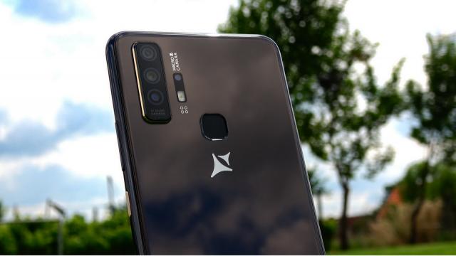 <b>Allview Soul X7 Pro Review în detaliu</b>Primul telefon important lansat de Allview în 2020 este chiar acest Allview Soul X7 Pro. Este începutul unei noi serii şi al unei noi direcţii, pentru că vine cu procesor Snapdragon şi este şi primul Allview cu o cameră quad în spate. Mai inaugurează..