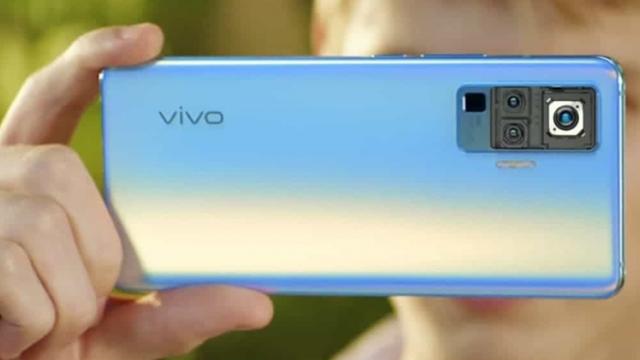 <b>Vivo X50 Pro Plus este încă o variantă a telefonului cu gimbal de la Vivo; Iată cum arată + dotările sale</b>Azi pe 1 iunie Vivo are programat un eveniment special, în cadrul căruia vă dezvălui telefoanele Vivo X50 şi Vivo X50 Pro, acesta din urmă având o cameră cu gimbal la bord. Se pare că ni se pregăteşte 