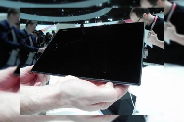 MWC 2014: Sony Xperia Z2 Tablet hands on preview - tableta rezistenta la apă și ultrasubtire (Video)