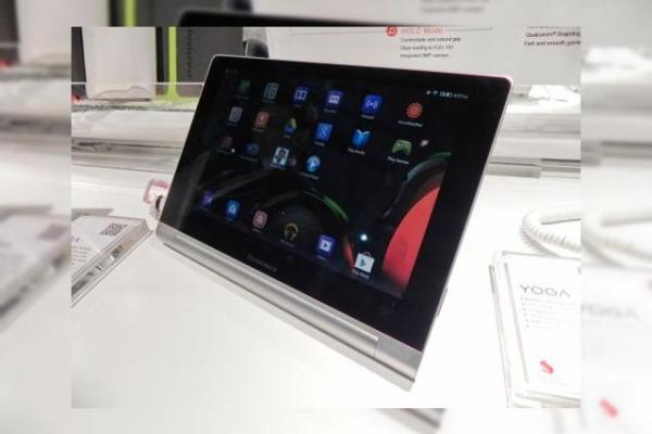 MWC 2014: Lenovo Yoga Tablet 10 HD+ hands on preview - tableta multimode cu kickstand integrat (Video)