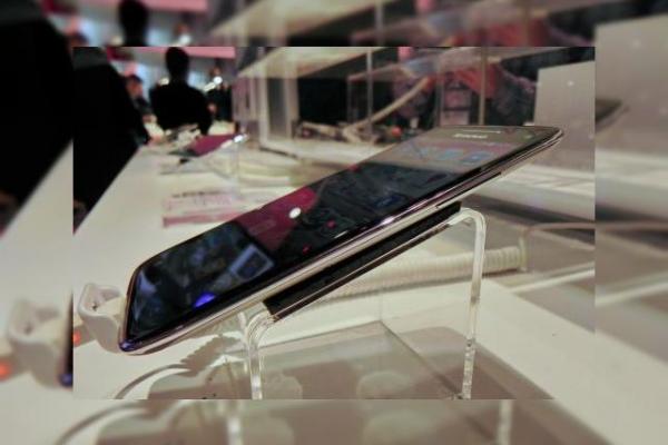 MWC 2014: Lenovo Vibe X hands on preview demo - unul dintr cele mai subțiri telefoane Full HD din lume (Video)