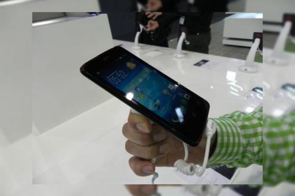 Hands on cu Acer Liquid Z4, un smartphon cu pret sub 100 de euro (Retro MWC 2014 - Video)