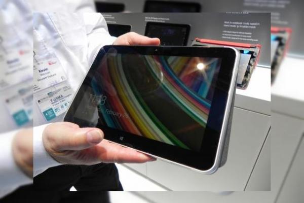 HP ElitePad 1000 hands on preview: o tabletă pentru utilizatorul profesionist (Retro MWC 2014 - Video)