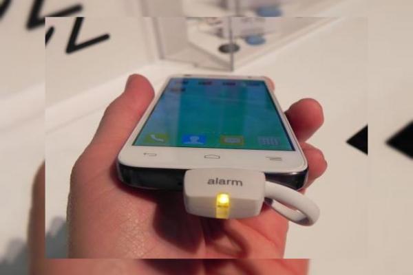 Alcatel One Touch Idol 2 Mini hands on preview: model dual SIM midrange cu interfață jucăușă (Retro MWC - 2014 Video)