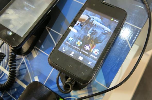 MWC 2013: Allview A4All - un smartphone cu adevărat ieftin ce va debuta În martie: allview_a4all_10jpg.jpg