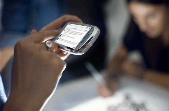 Nokia C7, un C6 mai subtire cu memorie si baterie upgradata: nokia_c7_lifestyle_02.jpg