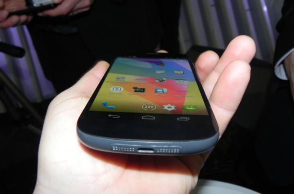 MWC 2014: YotaPhone 1 și YotaPhone 2 hands on - cu mâna pe telefoane dual display ale rușilor (Video): dscn5031jpg.jpg