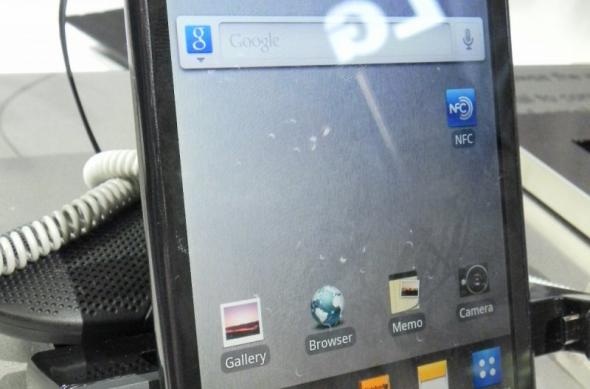 MWC 2012: LG Optimus Vu preview - telefonul cu ecran de 5 inch 4:3 (Video): dscn0340.jpg