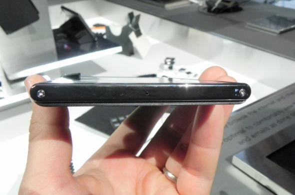 MWC 2012: LG Optimus Vu preview - telefonul cu ecran de 5 inch 4:3 (Video): dscn0342jpg.jpg