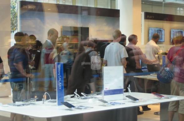 Coada la Samsung Galaxy S III și epuizare de stoc În Marea Britanie!: galaxy_s_iii_line_2jpg.jpg
