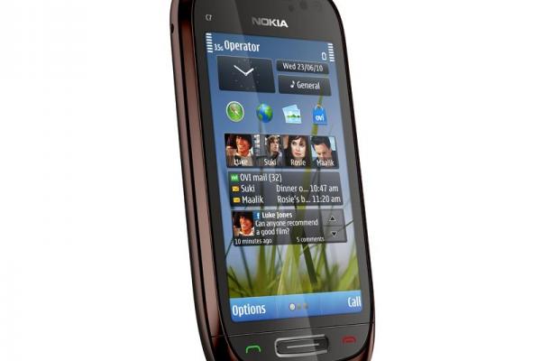 Nokia C7, un C6 mai subtire cu memorie si baterie upgradata